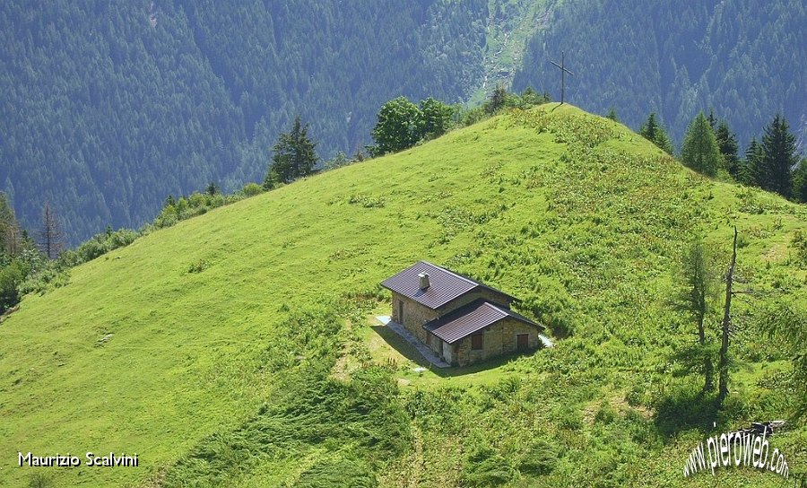 16 Avvisto la Baita Croce di Monte Colle.JPG